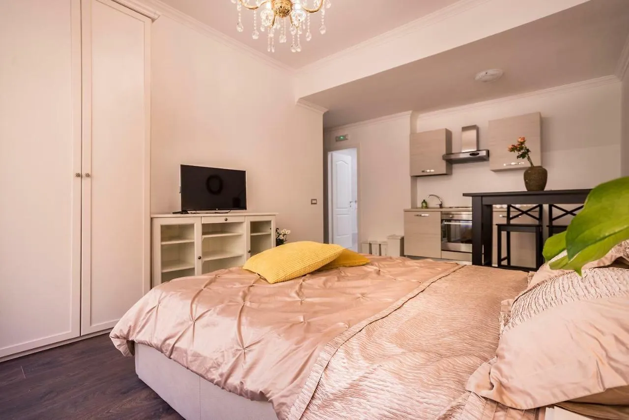 Pensionat Seven Home Milano
